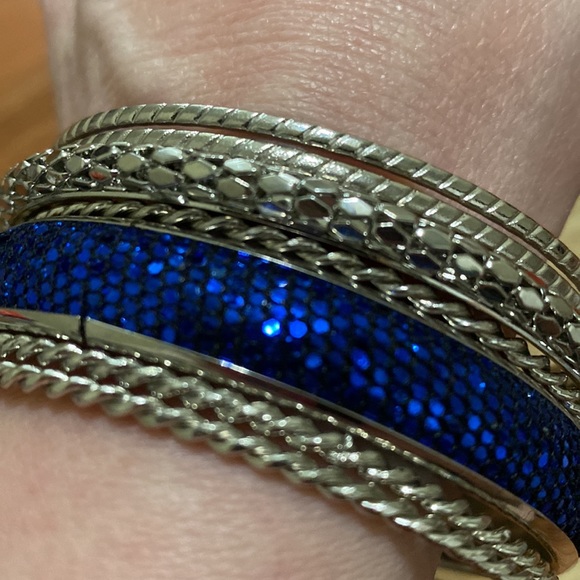 Bracelet stack - Picture 2 of 2